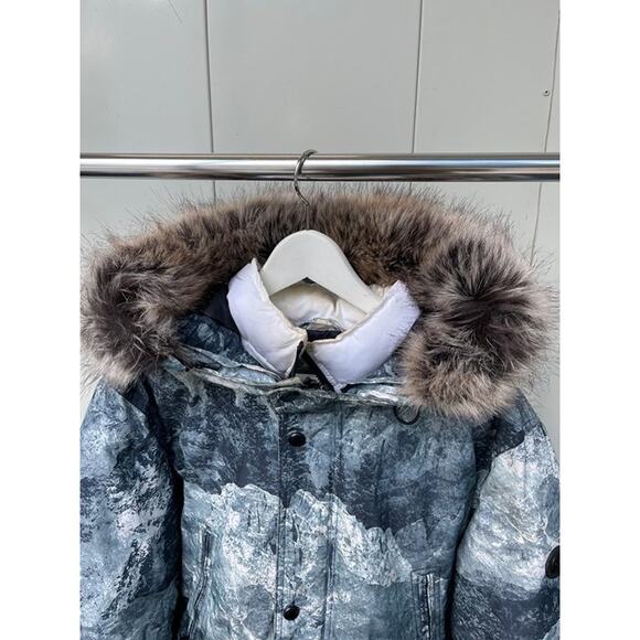 Michael Kors' snorkel coat offers warmth and style all in one. Winter jacket. - Picture 5 of 5